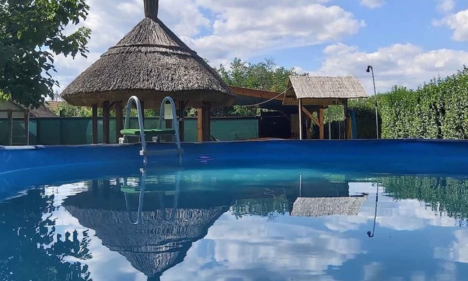 Tiszafured House | Holiday home with outdoor pool and WiFi