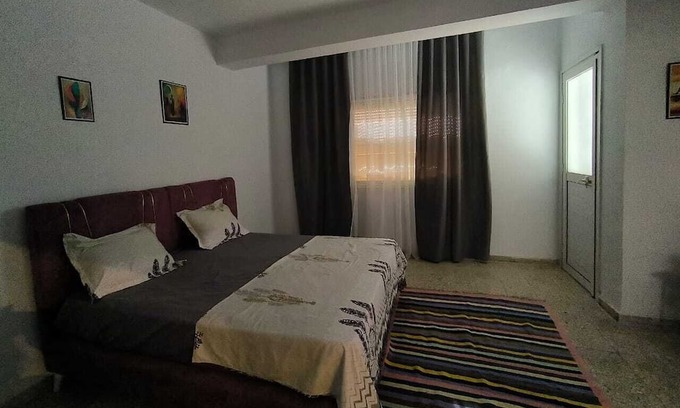 Pic ville Apartment | Charming 3-bedroom Apartment in Cité Habib, Sfax, Tunisia With TV and AC 🌿