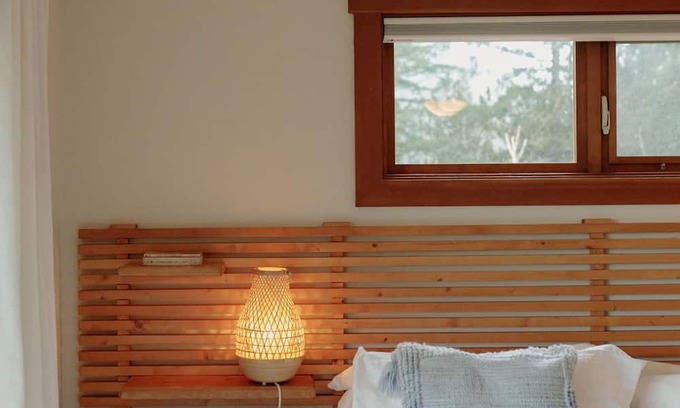 Bowen Island House | Retreat House With Lake & Mountain Views on Bowen