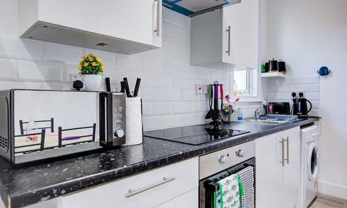 Tottenham Apartment | Lovely 3BR Flat in the Heart of London