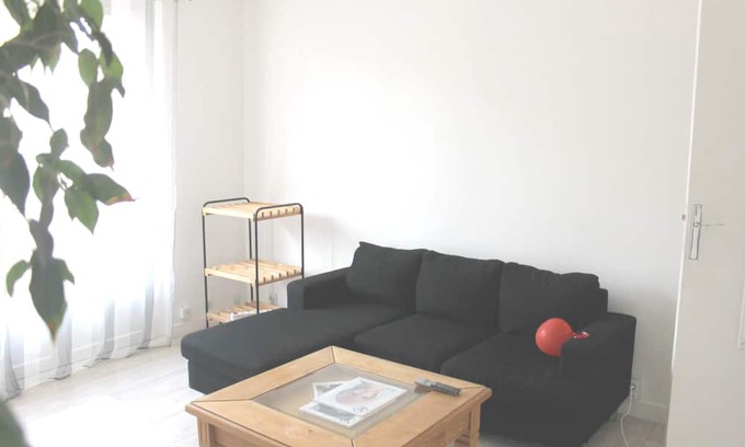 Tain-l'Hermitage Apartment | Homerez - Nice appartement for 5 ppl. with balcony at Tain-l'Hermitage