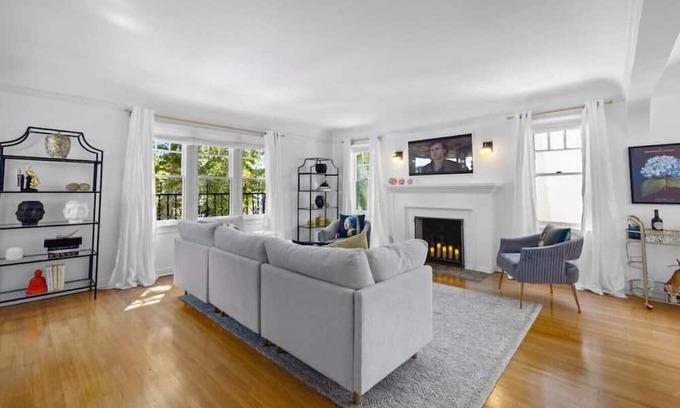 Greater Wilshire - Hancock Park Apartment | Classic Spanish Revival Duplex