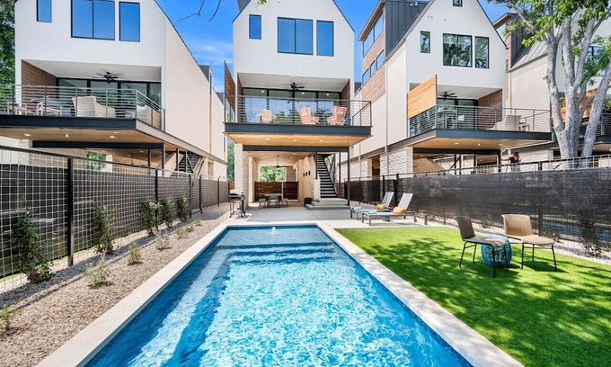 New Braunfels House | Porter Haus at Camp Warnecke*Direct Comal River Access*Walk to Downtown NB