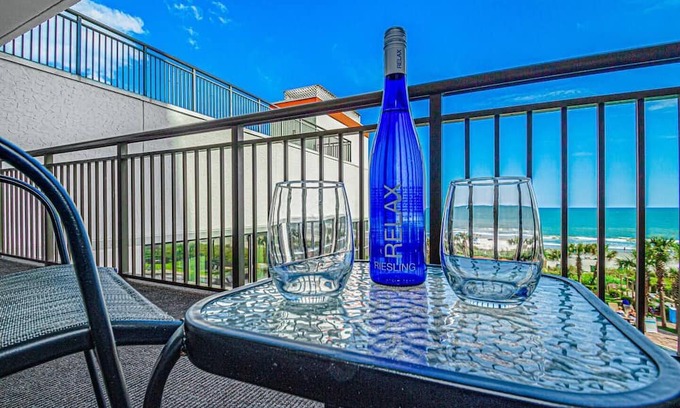 Myrtle Beach Condo | Breathtaking Oceanfront Suite at Grand Cayman