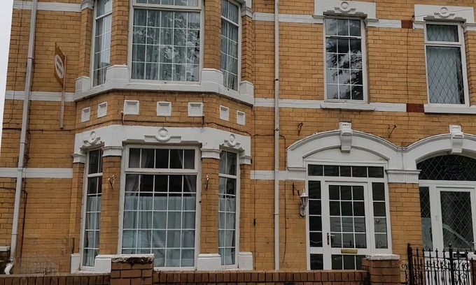 Hull House | Hull Contractor Lodge-Sleeps 10, Free Parking, Near Stadium