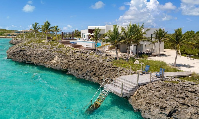 Juba Sound Villa | Tip of the Tail: Turks & Caicos Iconic Villa with a Chef, and a Butler