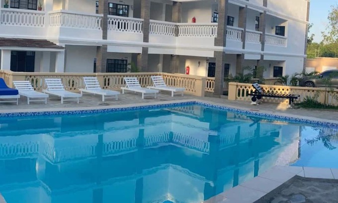 Diani Beach Apartment | Pamito’s Sunny Paradise–14 Min walk to beach, nature trails, and shopping mall.