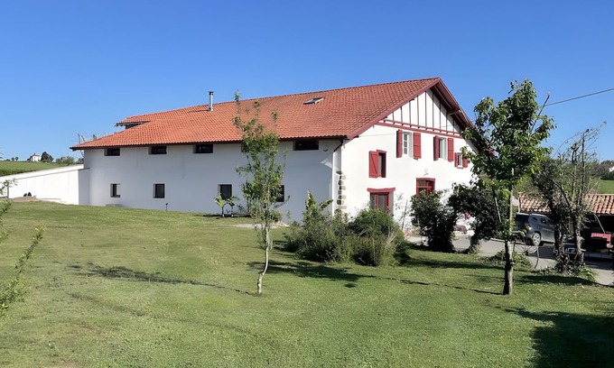 Beguios House | Gite Goitiaya with Private Terrace, Wi-Fi and Air Conditioning