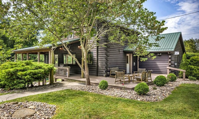 Ava Cabin | Exquisite Cabin with Amazing Interior and Exterior in Sarahsville, Ohio