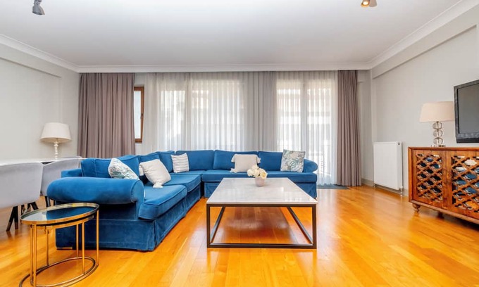 Cihangir Apartment | New Building - 3-Bedroom Apartment with AC - Central Location