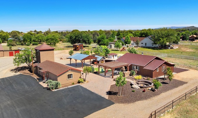 Williamson Villa | Zebra Ranch Vacation Rental - 12-Guest Compound Exp, Prescott - Mtn Vu Farm Spa