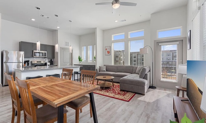 Stony Ridge North Apartment | Luxury 2BD/2BA Next to Airport 7348