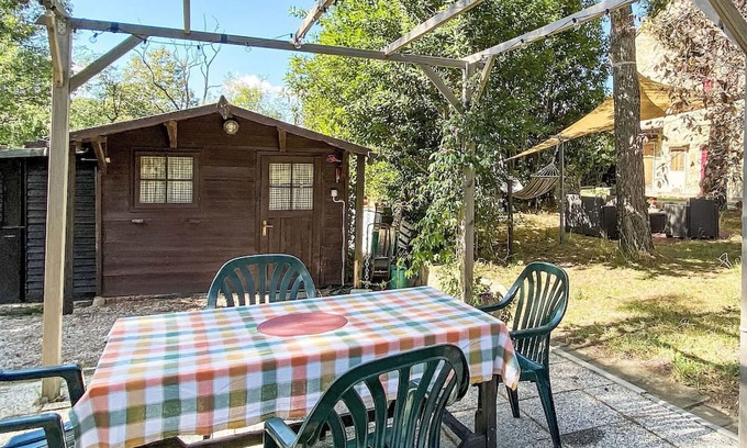 Castellina Marittima Apartment | Cosy apartment for 5 people with WIFI, patio and pets allowed