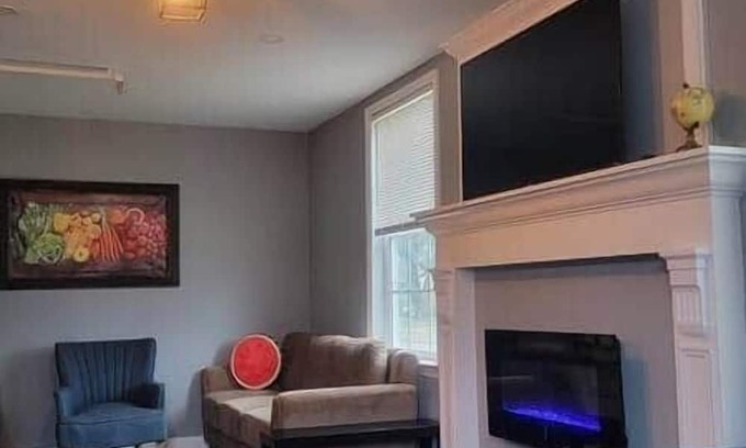 Royal Oak Apartment | *Cook!* Entire 2 King BR suite at MicroLux