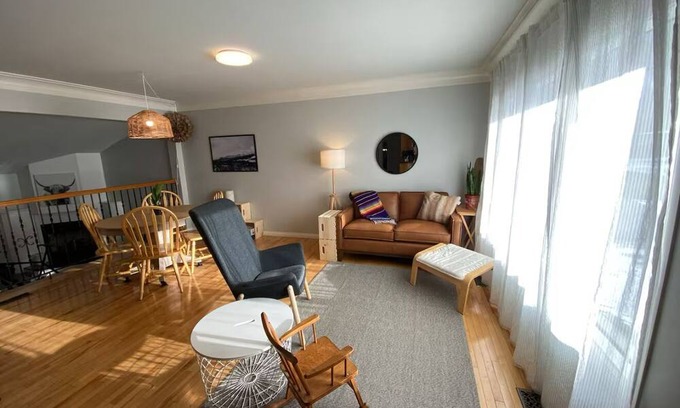 Golden House | Cozy Spacious Home in the Town of Golden - walking distance - Pet-Friendly