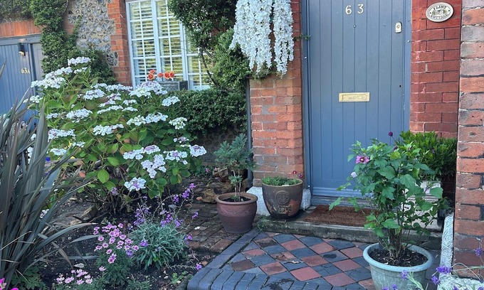 Bushey Bed & Breakfast | Flint Cottage B&B