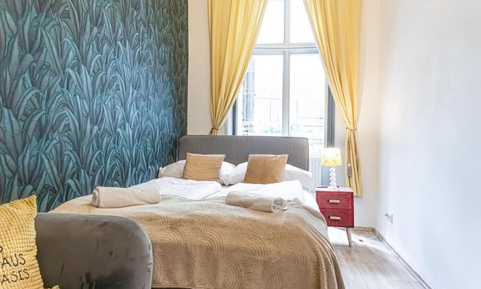 Mariahilf Hotel | Cozy Double Room w/Yardview - Perfect Shopping