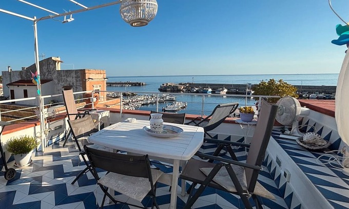 Isola delle Femmine House | Holiday Home 'Sumarè' with Sea View, Wi-Fi and Air Conditioning
