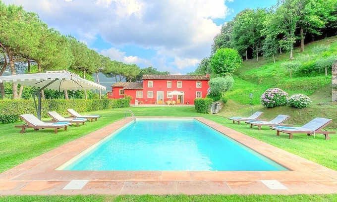 Badia Cantignano Villa | Villa Collevento: An elegant and welcoming two-story villa situated in a quiet location, surrounded by a wonderful garden, with Free WI-FI.