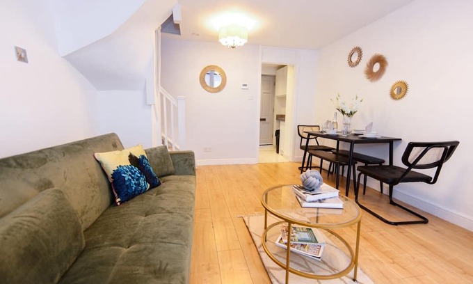 Hemel Hempstead House | Your second home in Hemel/free parking/easy access