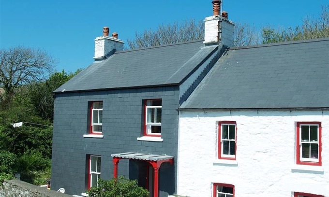 Dinas Cross Cottage | DINAS ISLAND COTTAGE, pet friendly, with open fire in Dinas Cross