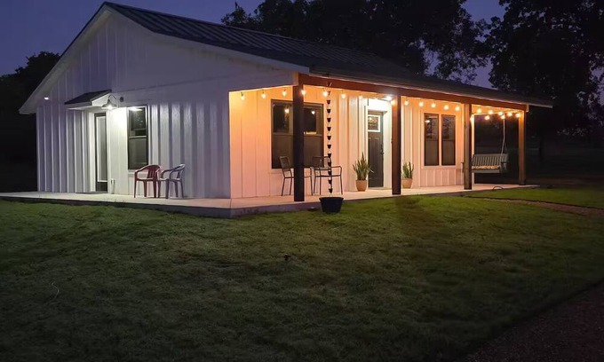 Shawnee Cottage | Cozy 1-BR cottage by Shawnee Twin Lakes w/full kitchen & bath,king bed & laundry