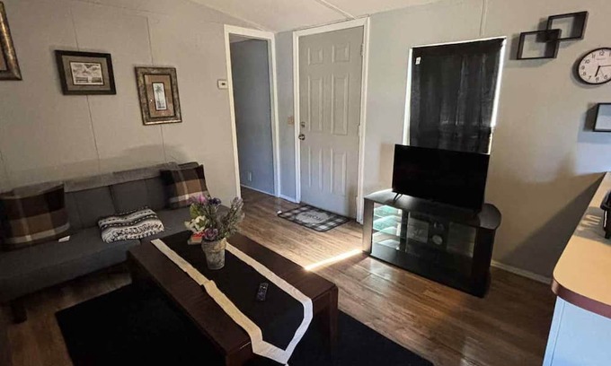 Inman House | Cozy Lakeview Getaway Peaceful Retreat Near Nature Milner Georgia