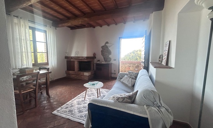 Torrita di Siena Apartment | Apartment 'Villa Tiberini 5' with Lake View, Shared Pool and Wi-Fi