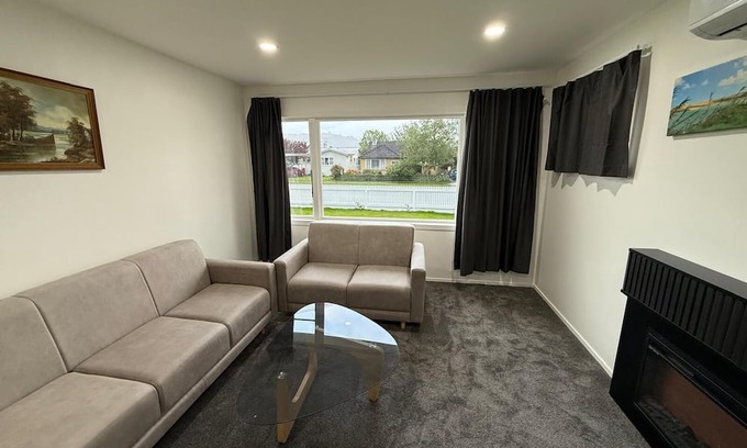 Trentham House | Beautiful 3-bedroom house in Upper Hutt Central