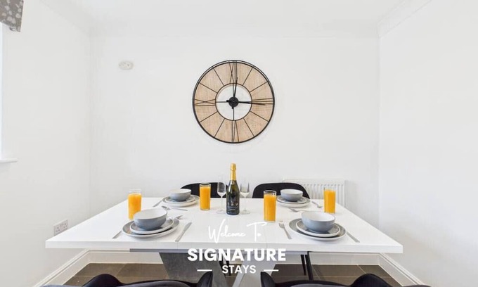 Cheltenham House | New | Brookbank Place | Central | Free Parking