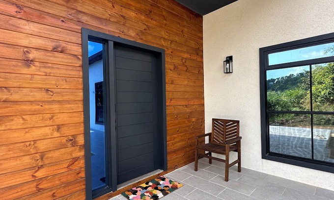 St. Andrew Villa | Charming 3-bedroom villa with Pool, WiFi and AC in Saint Andrew
