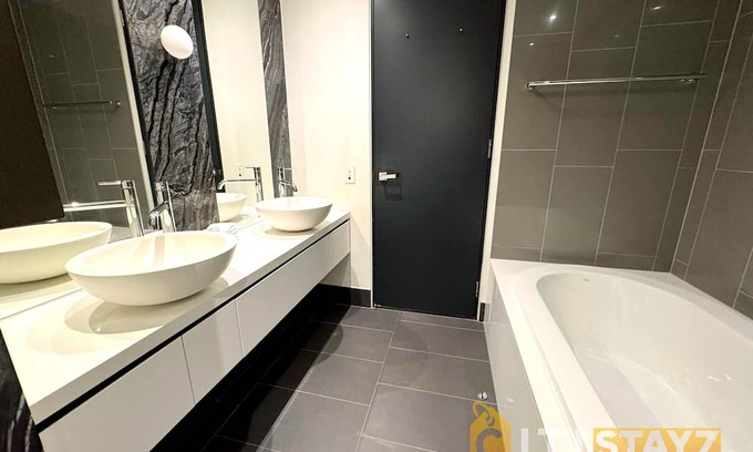 City West Apartment | Nice in New Acton - 2bd 2bth Apt
