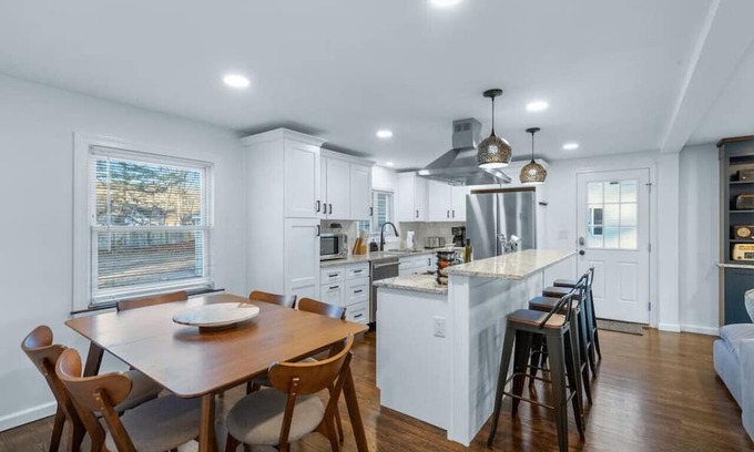 Plantsville House | #27- Luxury Collection