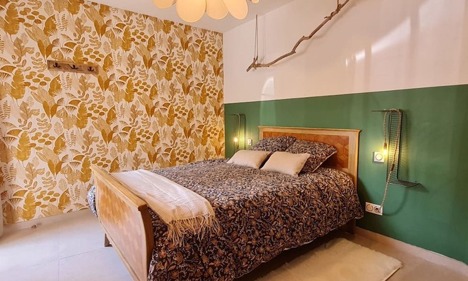 Ormes-et-Ville Bed & Breakfast | Quiet guest room with private entrance and parking in Ormes-et-Ville