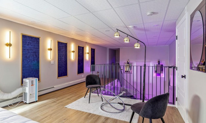 Tuxedo Park House | Calgary Finest Open Concept Loft near Downtown