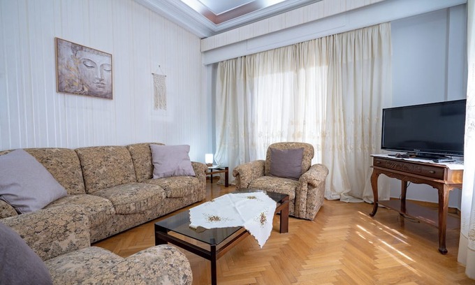 Irakleio Apartment | Retro 2-Bdrm House Near Metro in Heraklion by ΜΡS