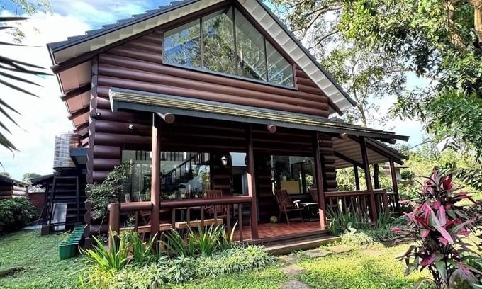 Tagaytay Cabin | Luntian log cabin with WiFi, AC in superb Tagaytay City