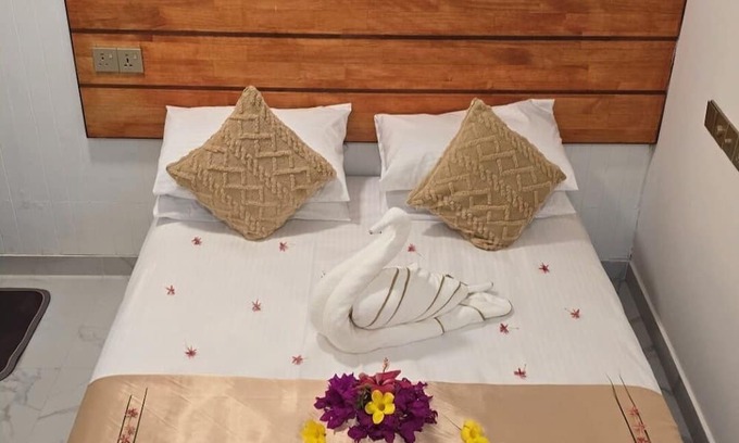 Felidhoo Bed & Breakfast | Charming 2-bedroom bed & breakfast in lovely Felidhoo with AC