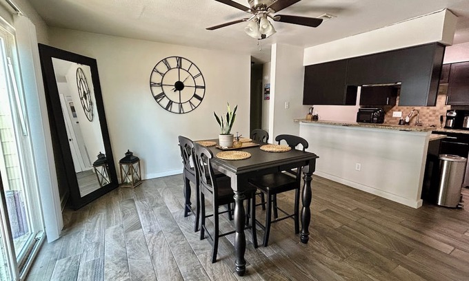 Anderson Mill House | Cozy 2BR Retreat with Home Gym and Desks in Safe NW Austin Near Parks