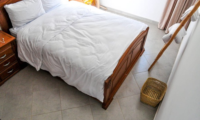 Swiss City Apartment | Double Room with Shared Toilet #3