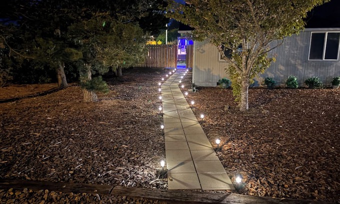 Florence House | Comfy RV with Hi Speed WiFi & Fire Pit centrally located in quiet neighborhood.