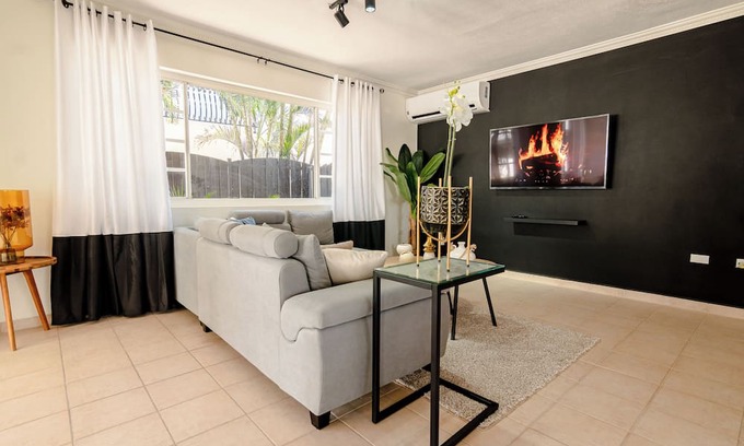 Bubali House | Spectacular 8 br Villa with Pool & Garden Close to Super Food.