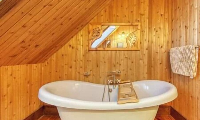 St-Adolphe-d'Howard House | Le Bûcheron: Rustic Chalet + Private Spa & Lake