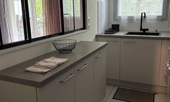 Mantes-la-Jolie Apartment | Charming T2 on the edge of the Seine with terrace