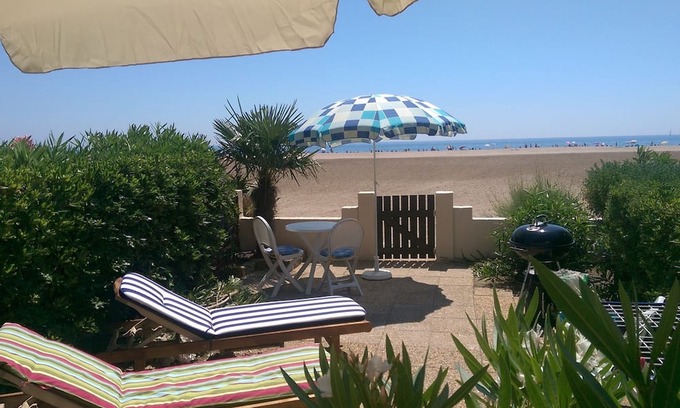 Les Ayguades Apartment | FEET IN THE WATER