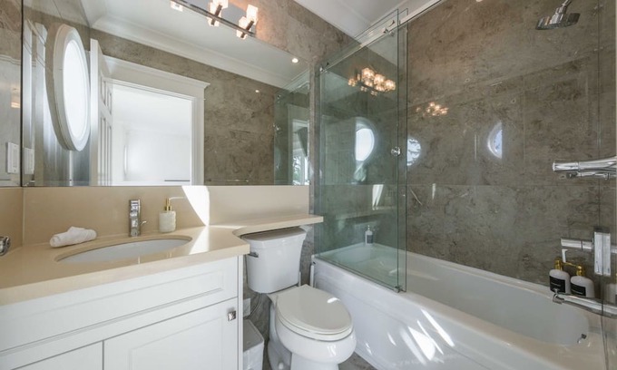 West Vancouver Villa | Luxury Oceanfront Villa with Panoramic Views - West Vancouver