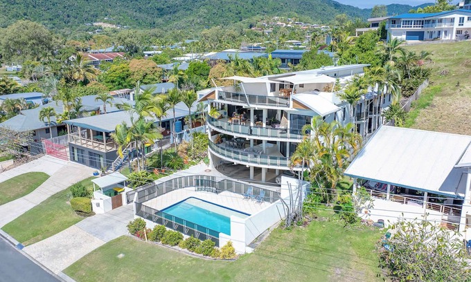 Cannonvale Apartment | Whitsunday Escape - Beachfront Penthouse with Pool