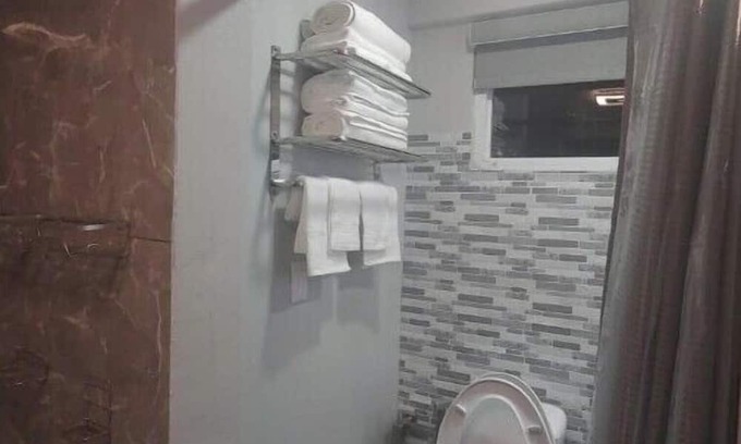 East End Apartment | Levor Lettsome Duplex 2bed 2bath w/Jacuzzi and small gym