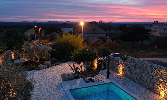 Visocane House | 3-bedroom traditional stone house in charming Visočane with WiFi, AC. Book now