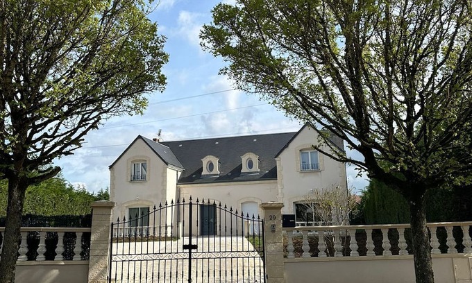 Blois House | A well-deserved rest at La Maison de Cristina Michael after 1 visit to the castles